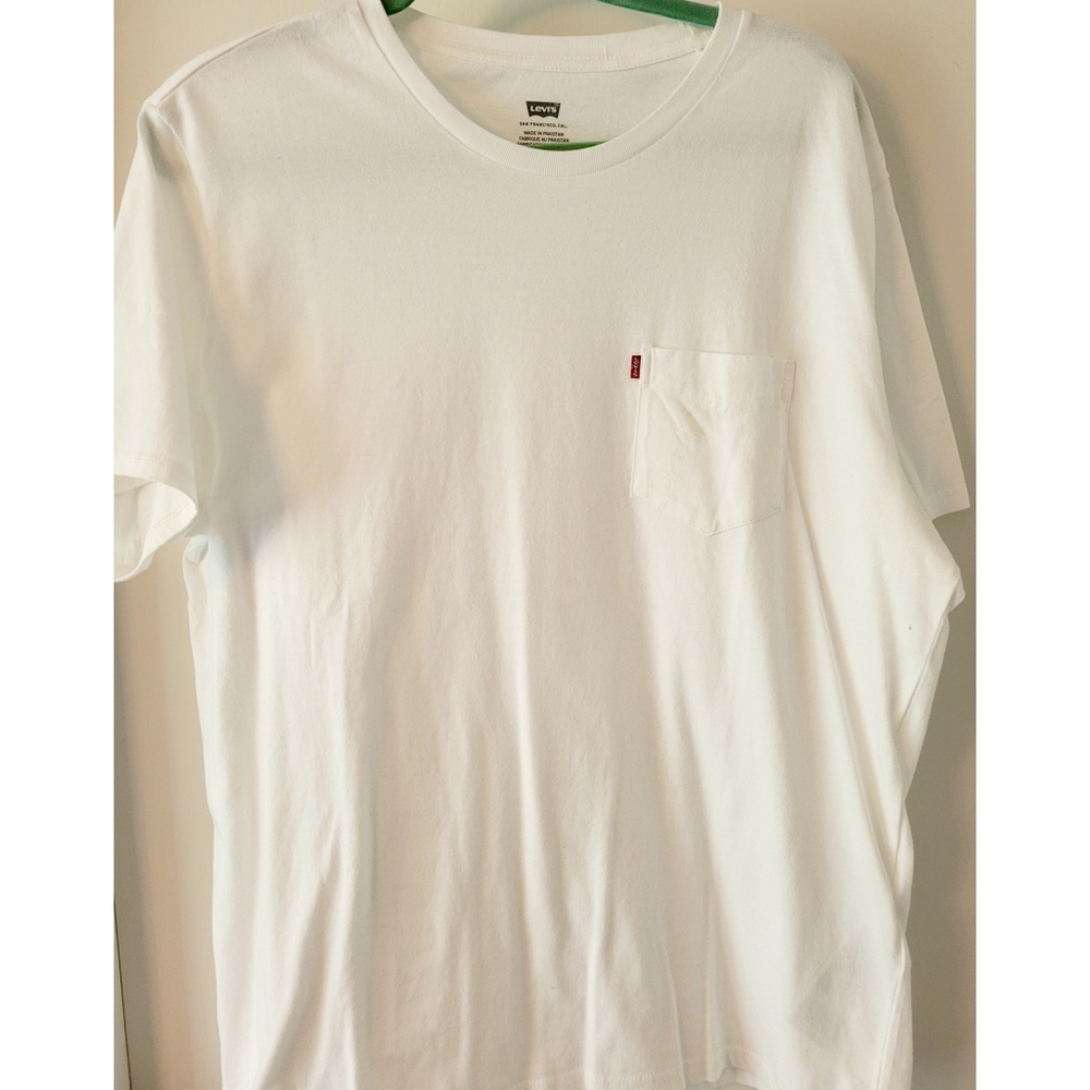 New LEVIS  white T-shirt XL